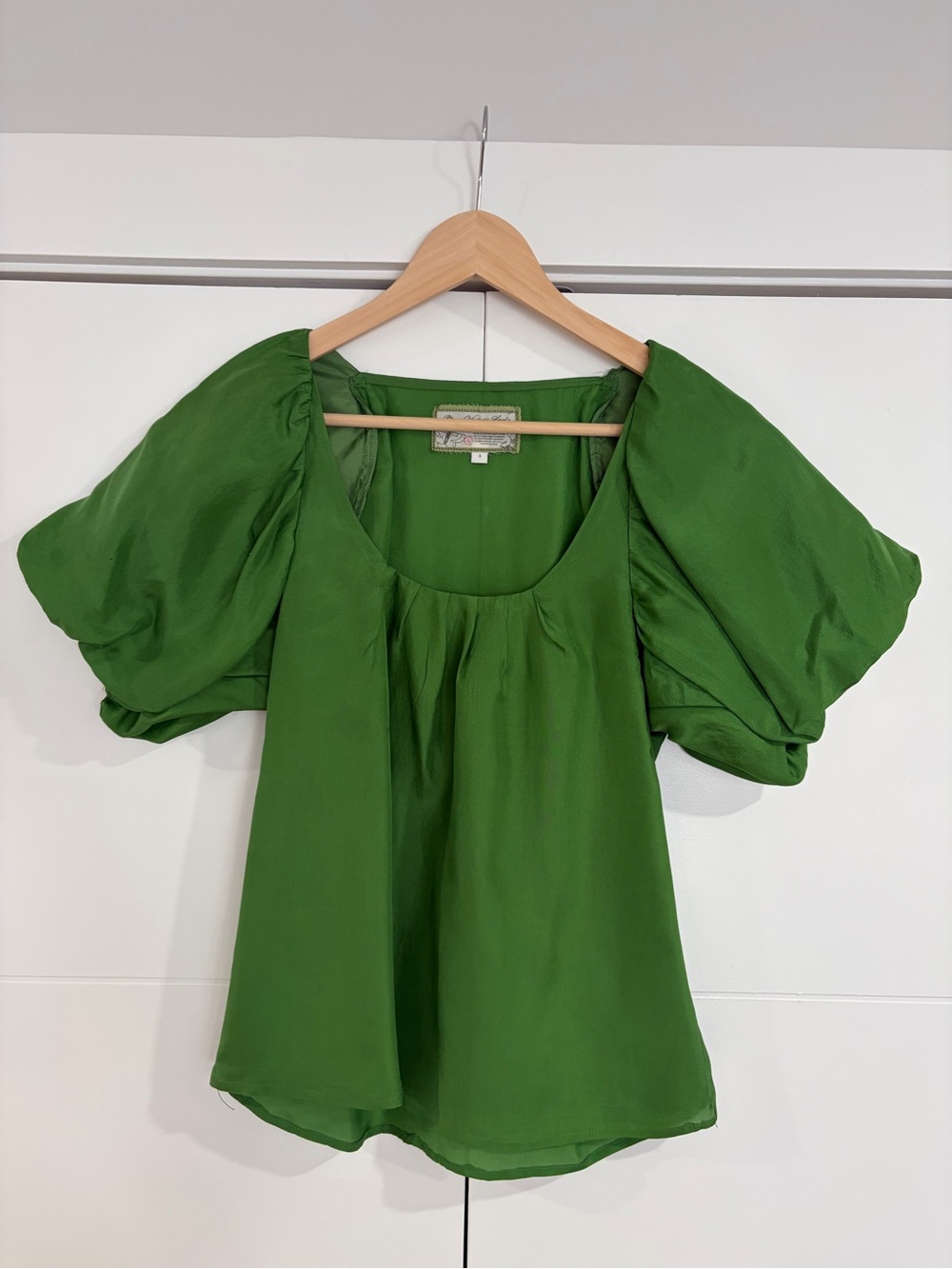 GLAM VINTAGE SOUL Green Puff Sleeve Women's Top, size S.